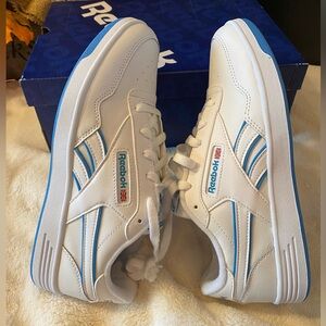 ✨NEW✨Reebok Women's Club MEMT Sneaker